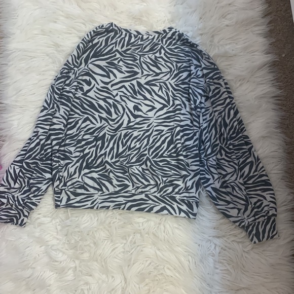 Black and white zebra print blouse - Picture 2 of 3
